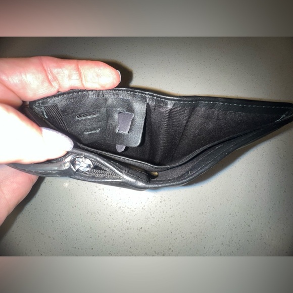 UNISEX RFID Black Leather Bi-Fold Wallet, lots in slots - Picture 11 of 14